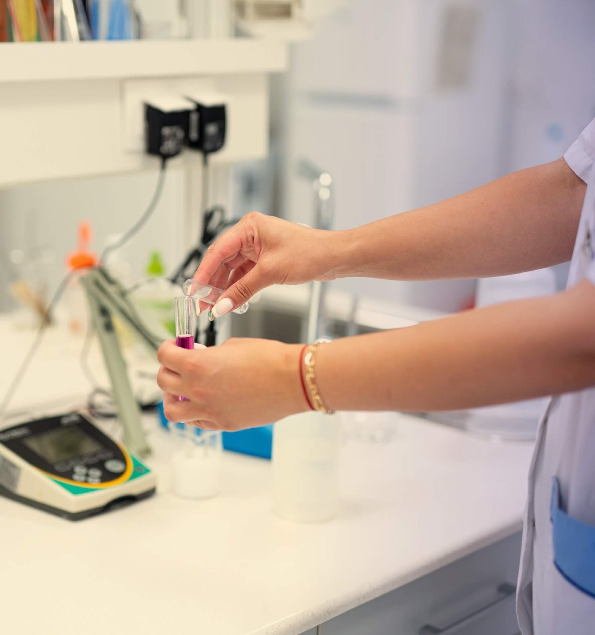 Formulating cosmetics in the Lavena laboratory